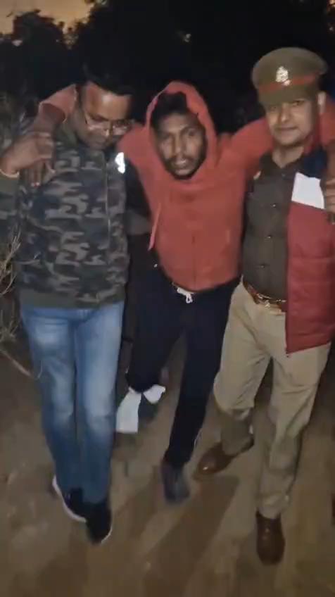 गलती हो गई मुझे माफ कर दो गिड़गिड़ाया बदमाश