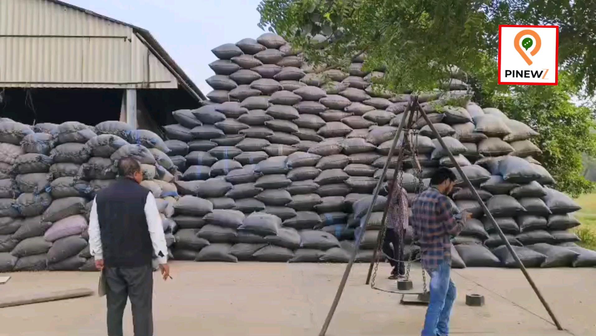 किसान ठगने की हो रही हैं तैयारी, आखिरकार क्यों हो रहा है निर्धारित सीमा से अधिक मुंगफली का भंडारण