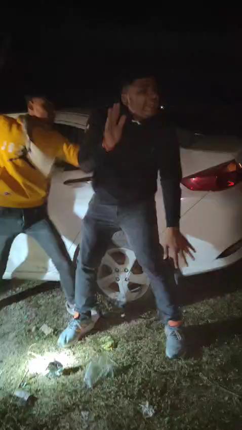 ढाबे पर खाना खा रहे दो युवकों की जमकर पिटाई, पिटाई का वीडियो सोशल मीडिया पर वायरल