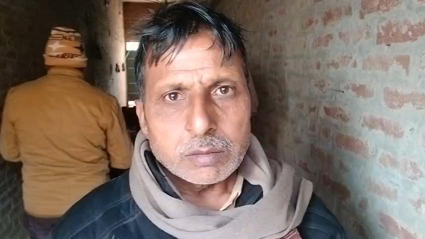 बुलडोजर एक्शन, मकड़ी खोय में सड़क किनारे बनी चार दुकानें जमींदोज