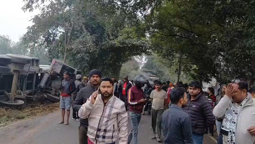 रायबरेली-तेज राफ्तार डंफर ने स्कूटी सवार युवक को कुचला