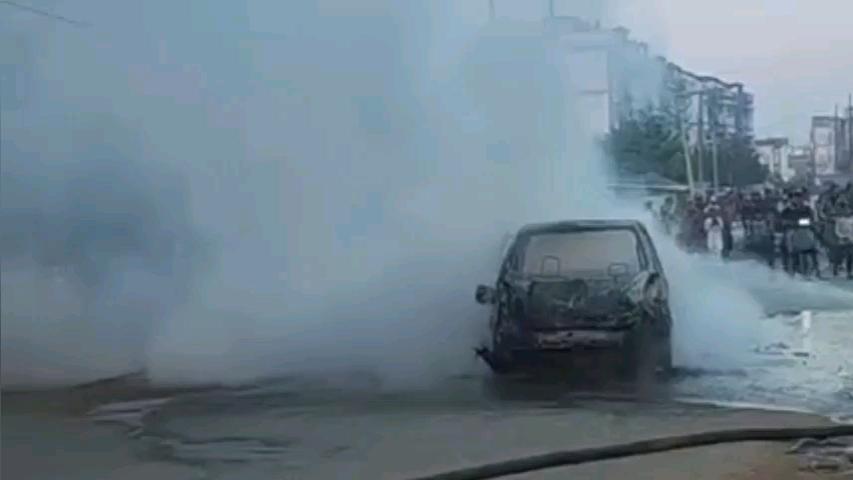 एआरटीओ ऑफिस के पास युवक से मारपीट, फोर व्हीलर में आग,जांच में पुलिस