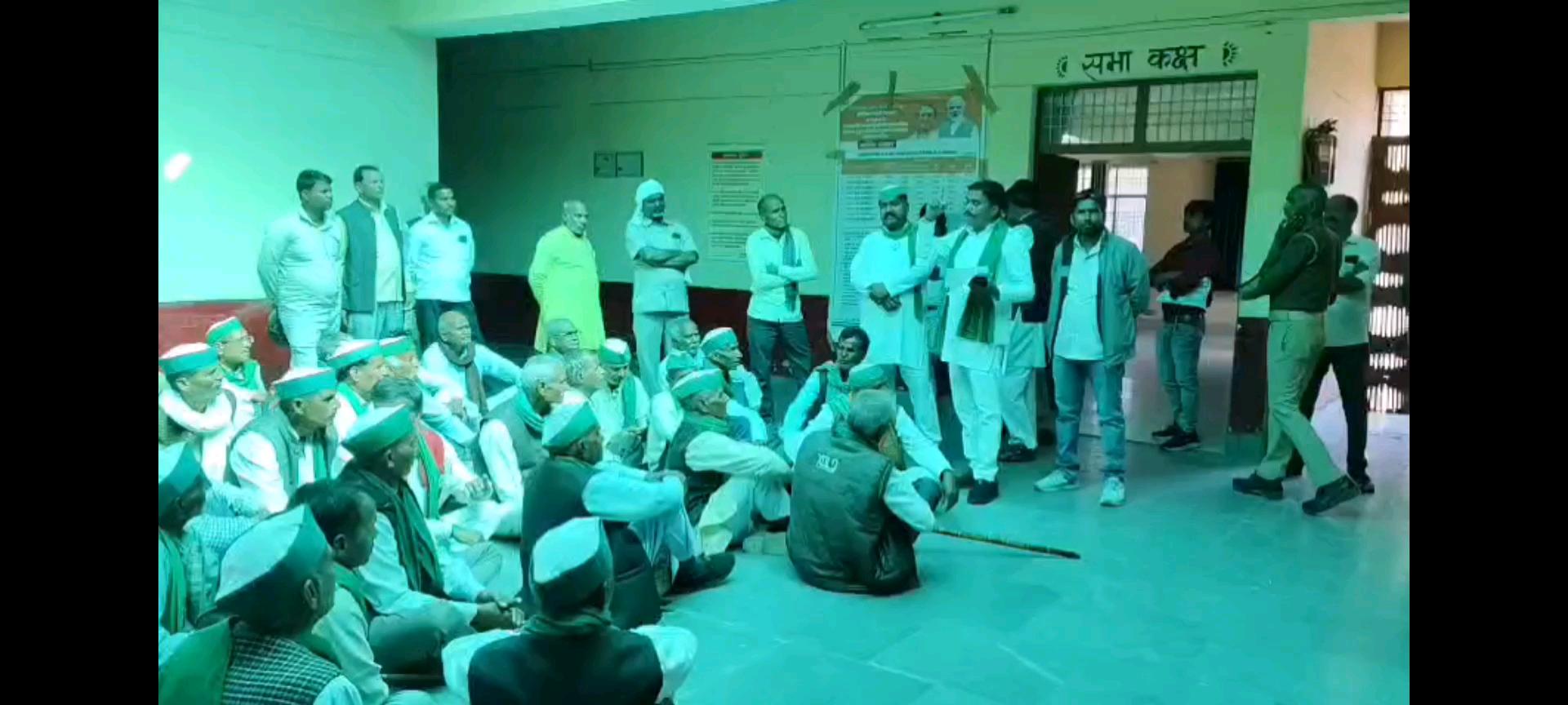 मैनपुरी-करहल तहसील परिसर में हुई बैठक,किसानों की समस्याओं पर चर्चा की गई !