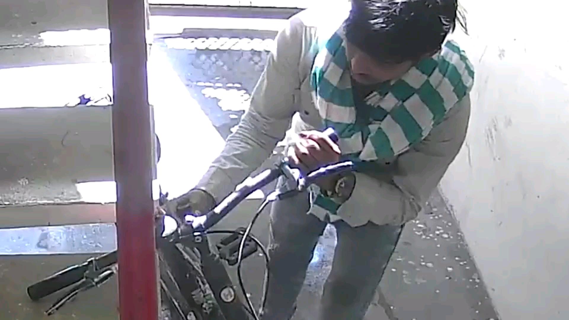 दिनदहाड़े कांग्रेस नेता के घर चोरी